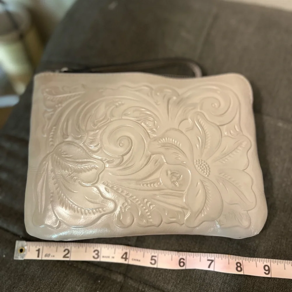 Patricia Nash Wristlet-*defects* - Picture 3 of 10